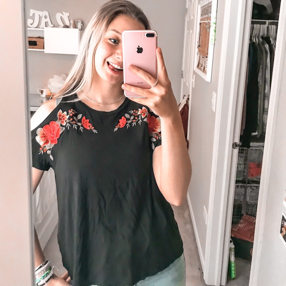 American Eagle Floral Open Shoulder T Shirt